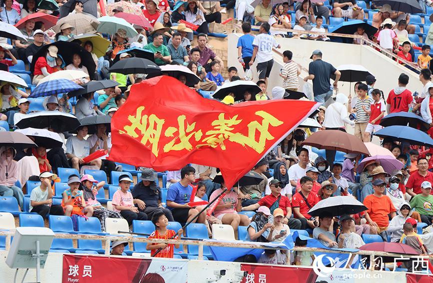 bti体育官方入口-跟着足球游广西：从赛场到市井的“双向奔赴”